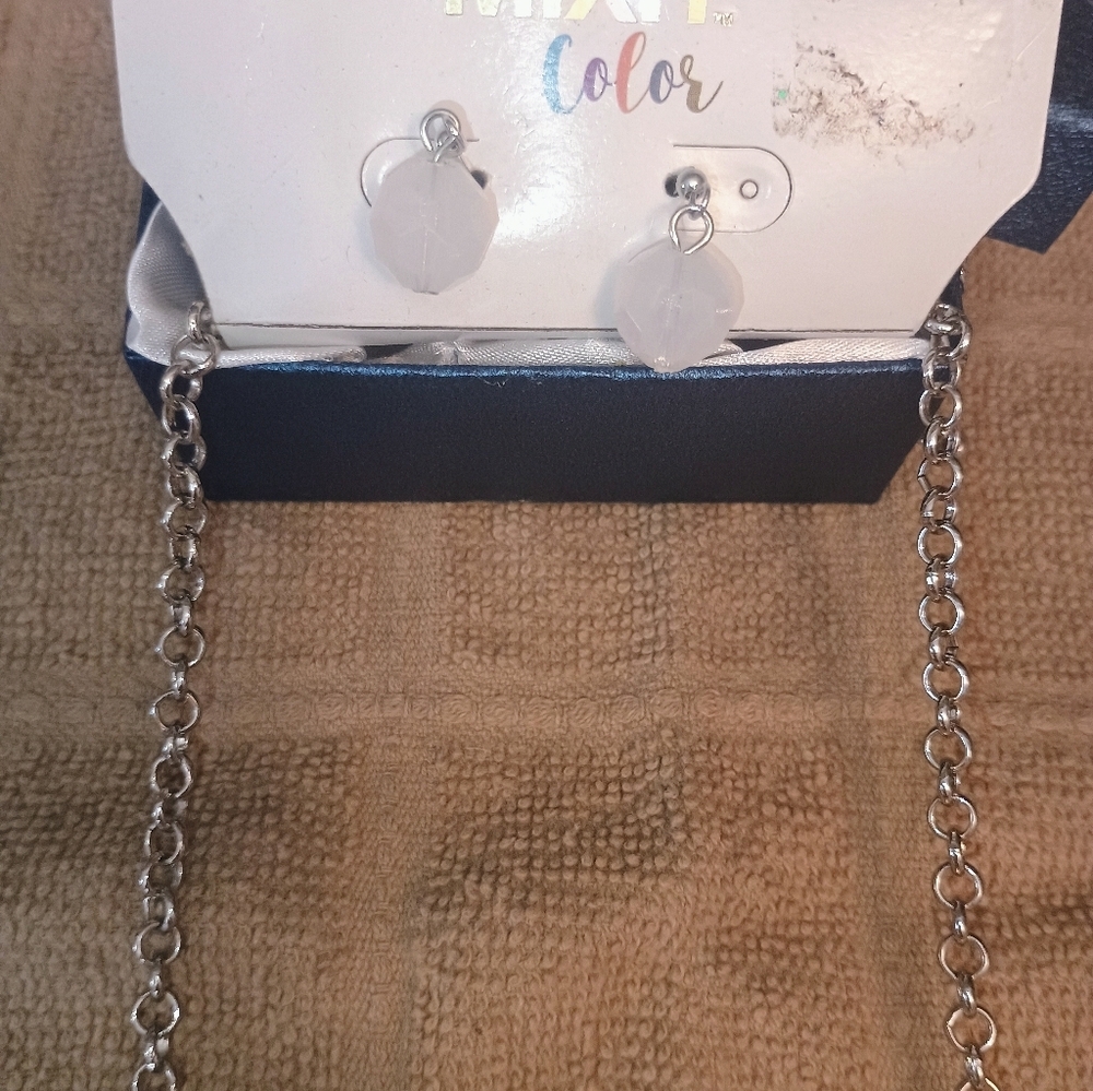 Women's Beautiful Beaded Necklace And Earring Set Brand New With Tags - Picture 4 of 13